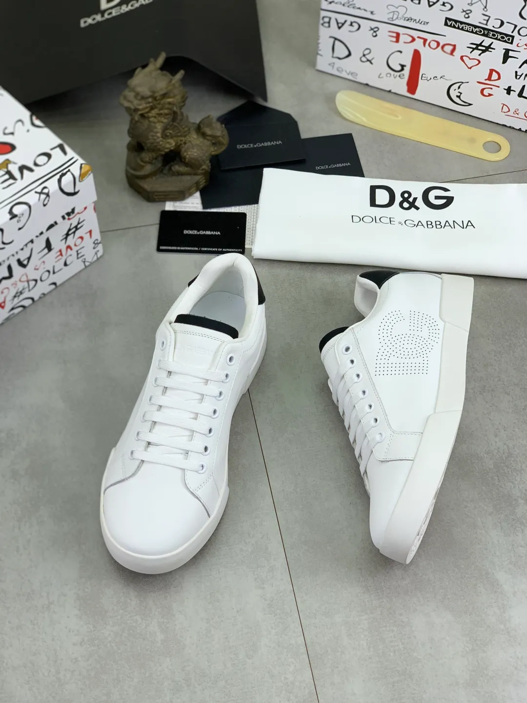 Men's shoes 💰P520💰 [New model] The latest hot style, top original quality, the official website is synchronized with "DOLCE&GABBANA [Dolce & Gabbana] ~ High quality." The effect is low-top casual DG men's shoes, loved by many celebrities, using high-end imported first-layer calfskin with punched logo design + cowhide feet, simple and elegant, perfectly interpreting the latest inspiration for shoes, integrating classics and fashion, luxury dreams, and fashion. Suitable for drivers, light and comfortable to drive, light and breathable for outdoor travel, high-end quality, trustworthy, 3️⃣color🉑️choice! Code number: 38-46